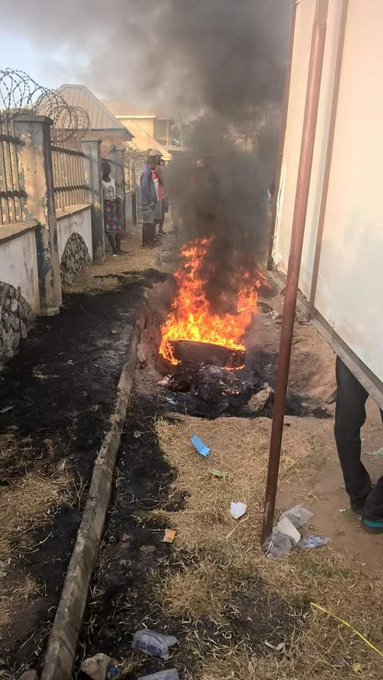 A young man suspected to be a motorcycle thief on sunday morning met his waterloo as he was burnt alive by angry mob in Makurdi, the Benue State capital.
