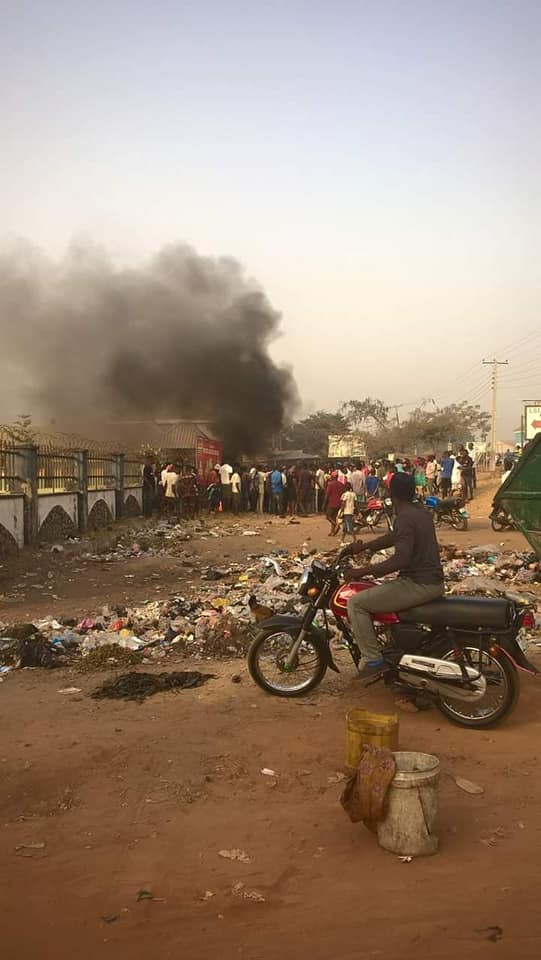 A young man suspected to be a motorcycle thief on sunday morning met his waterloo as he was burnt alive by angry mob in Makurdi, the Benue State capital.