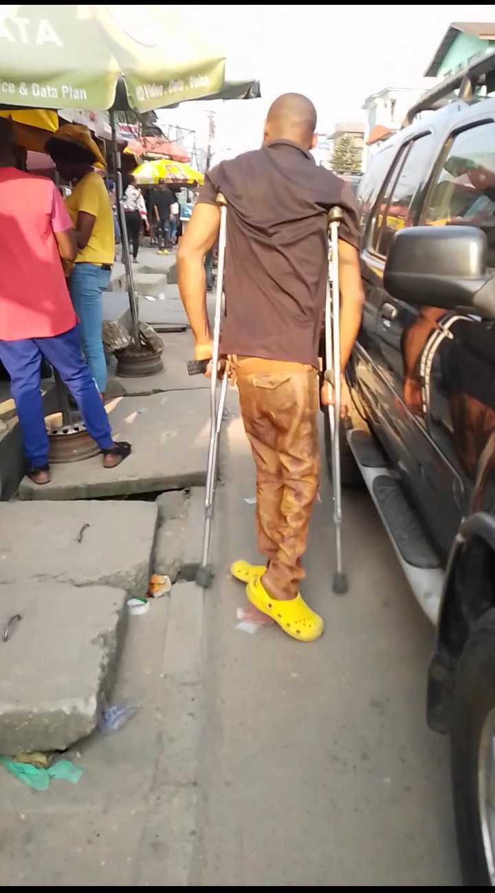 Meet the Physically Challenged Phone Repairer Who Climb Dangerous Stairs At Least 30 Times A Day In Other To Get Customers