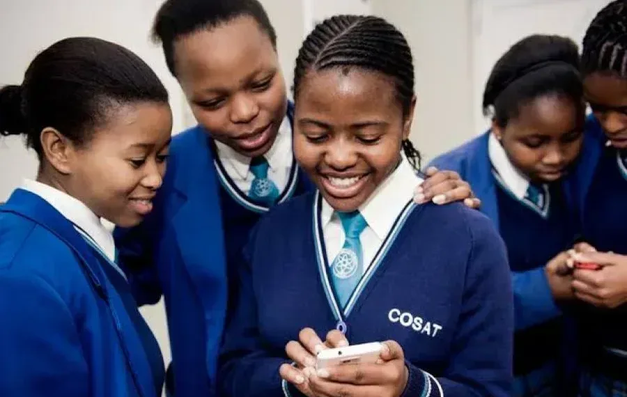 Cell Phones: Should They Be Allowed In Secondary Schools? 1 Cell Phones: Should They Be Allowed In Secondary Schools?