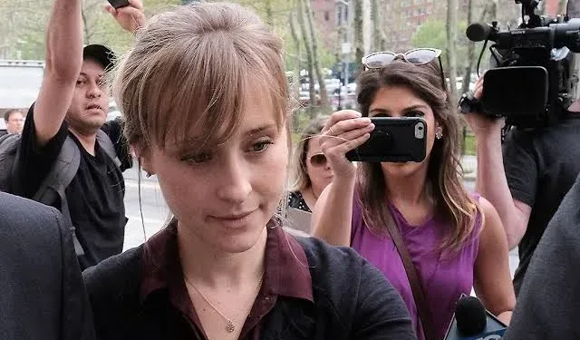 Allison Mack, Newsblenda