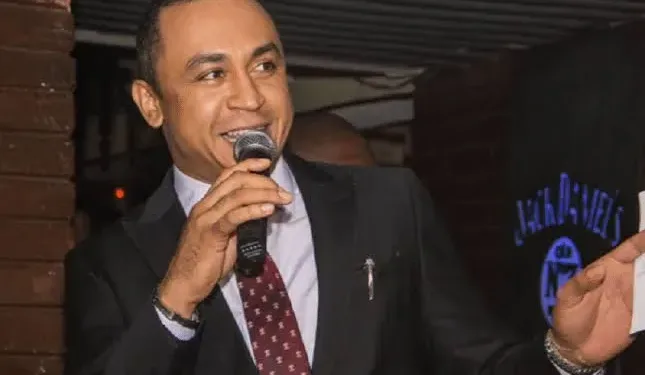 Daddy Freeze, Newsblenda