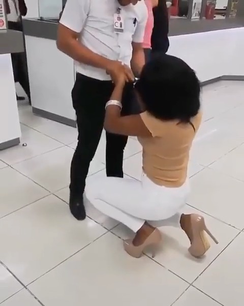 Video: Watch the lovely moment a lady proposed to her man at his workplace