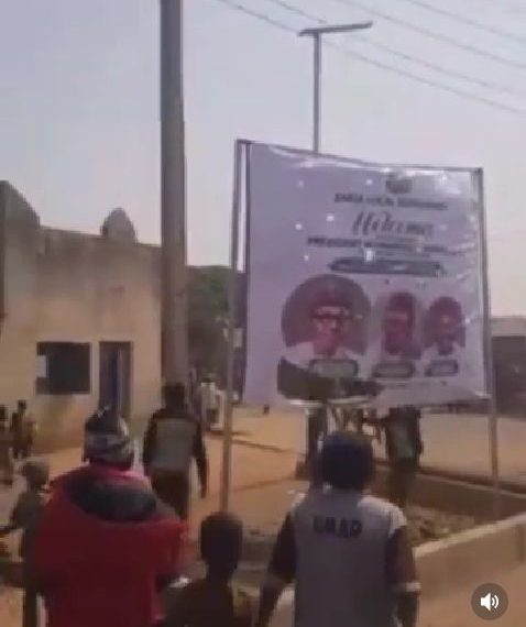 Kids destroy billboard with Buhari and El Rufai's photo (watch video) 1 Kids destroy billboard with Buhari and El Rufai’s photo (watch video)