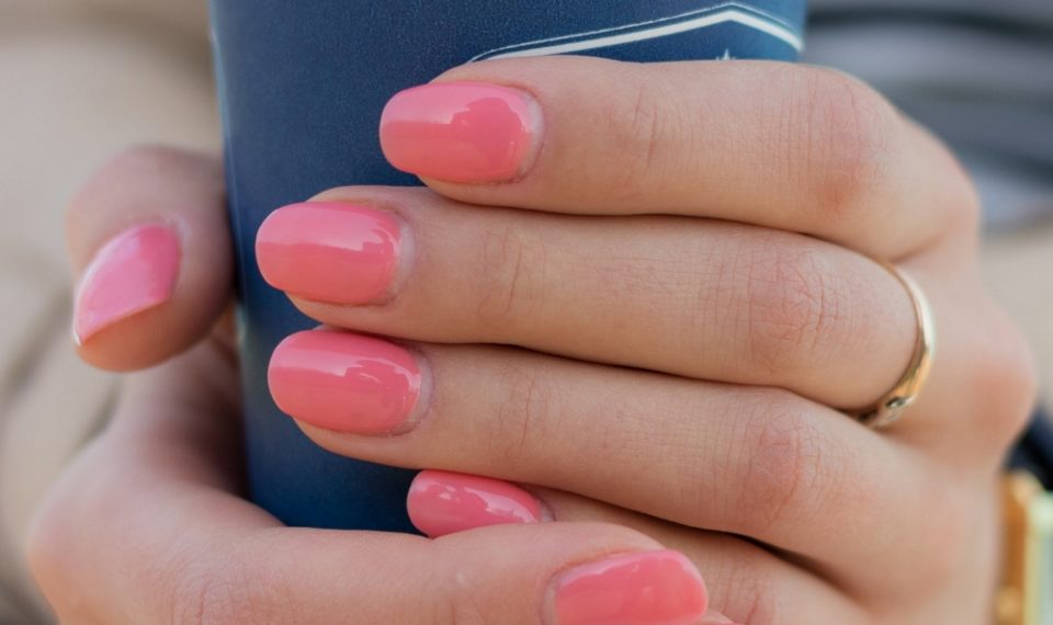 3 Ways to protect your hands from sun and dryness 1 3 Ways to protect your hands from sun and dryness