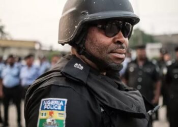 VIDEO: Osun policemen protest 18 months unpaid salaries