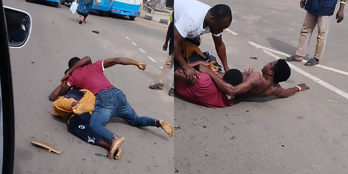 Bus conductor and hawker engage in a fight on the streets of Owerri (Video) 1 Bus conductor and hawker engage in a fight on the streets of Owerri (Video)