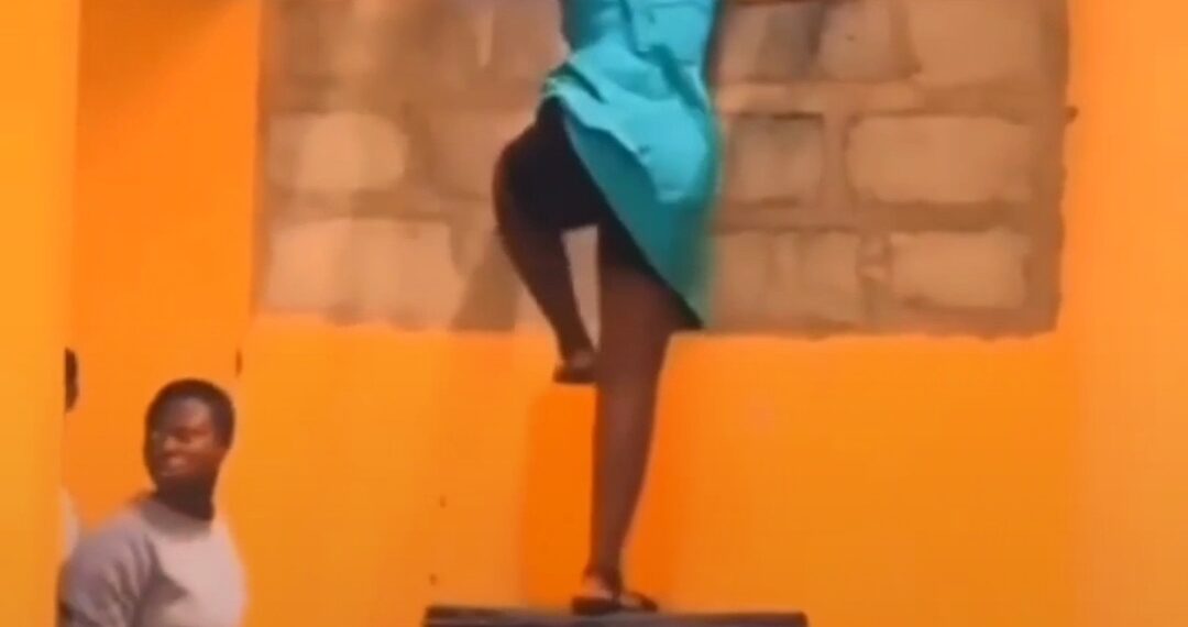 Female secondary school students jump school fence to an unknown location (VIDEO)