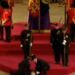 Royal guard on 24-Hour vigil collapses near late Queen Elizabeth II coffin on first night of lying in state (VIDEO) 10 Royal guard on 24-Hour vigil collapses near late Queen Elizabeth II coffin on first night of lying in state (VIDEO)