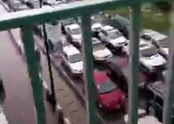 Massive Traffic in Lagos airport road as students protest against ASUU strike (VIDEO)