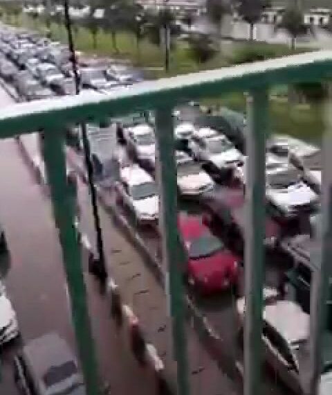 Massive Traffic in Lagos airport road as students protest against ASUU strike (VIDEO) 1 Massive Traffic in Lagos airport road as students protest against ASUU strike (VIDEO)