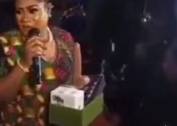 Actress Nkechi Blessing gifts dildos to single ladies at her mum’s remembrance ceremony (video)