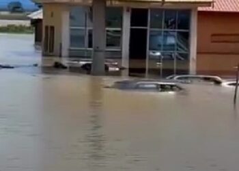 Viral video of cars submerged in water in Kogi State (Watch video)