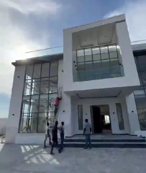(VIDEO) Kizz Daniel flaunts his newly built mansion on Instagram 1 (VIDEO) Kizz Daniel flaunts his newly built mansion on Instagram