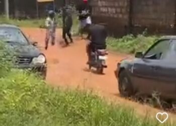 Watch moment security man outran civilians in a prank chase (video)