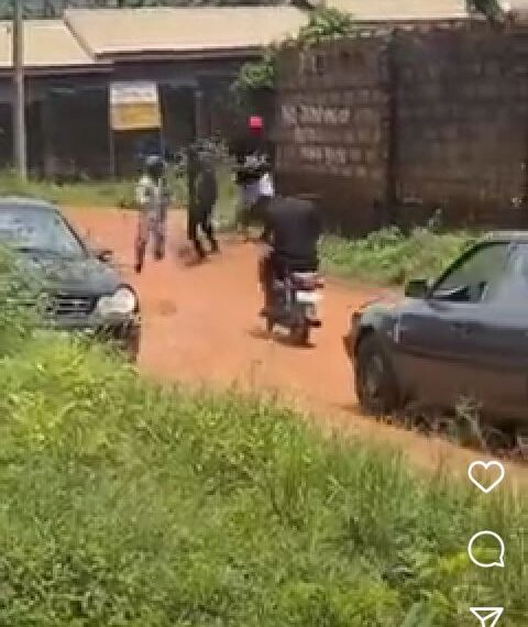 Watch moment security man outran civilians in a prank chase (video) 1 Watch moment security man outran civilians in a prank chase (video)