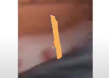 Man refuses to open his door moment armed men stormed his house claiming to be NDLEA operators (video)