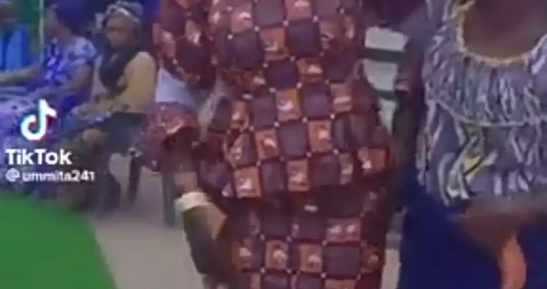 Is this witchcraft or what? Watch what this woman did during a ceremony (VIDEO) 1 Is this witchcraft or what? Watch what this woman did during a ceremony (VIDEO)