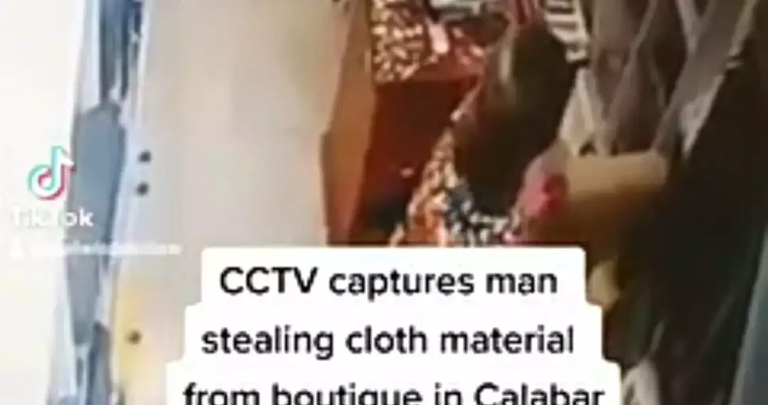 CCTV captures man stealing a cloth material from a boutique in Calabar (VIDEO) 1 CCTV captures man stealing a cloth material from a boutique in Calabar (VIDEO)
