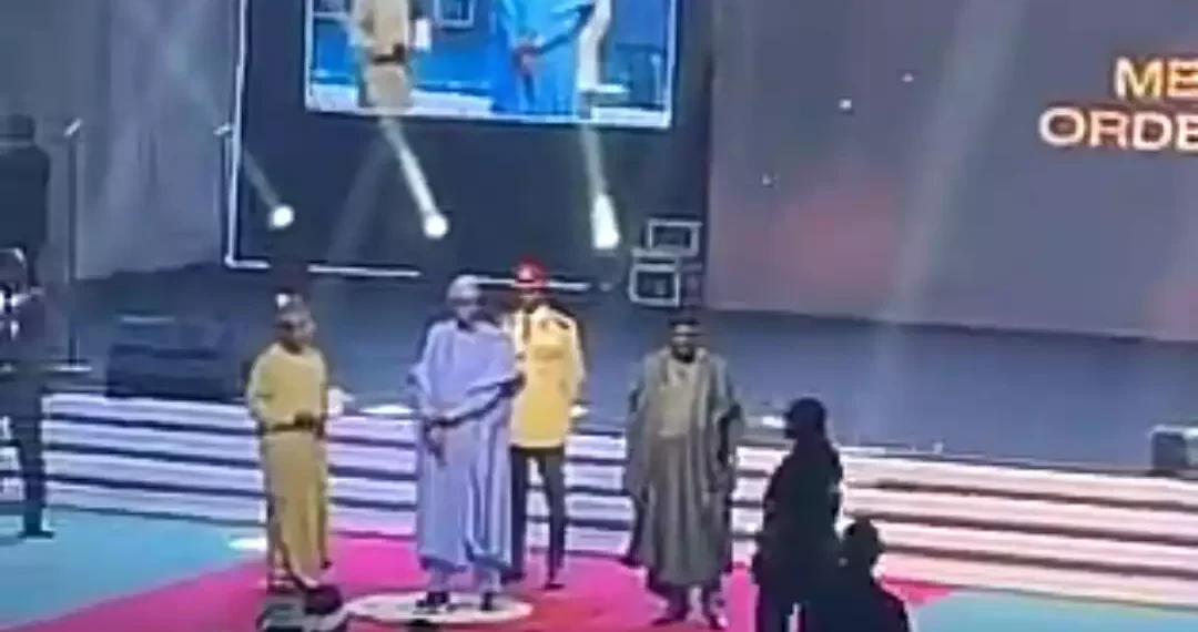 Watch moment Teni received her Member of the Order of the Niger (MON) award from Buhari (VIDEO)