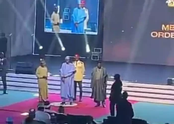 Watch moment Teni received her Member of the Order of the Niger (MON) award from Buhari (VIDEO)