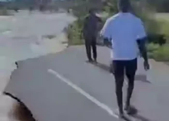 Road splits into two following heavy flooding (VIDEO)