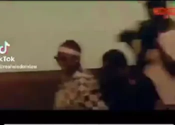 Has Teni fallen in love? Watch sweet moment Teni dances with her cameraman on stage (video)