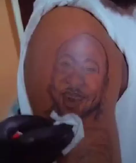 Man draws permanent tattoo of Davido on his arm (video)