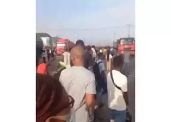 Lagos commuters stranded as Bus drivers embark on a strike (video)