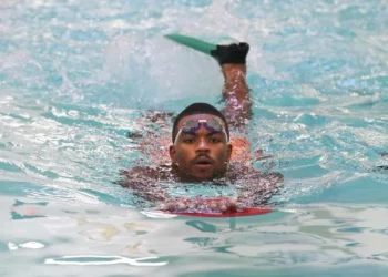 5 Ways to protect your hair and skin when swimming