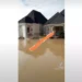 House owners forced to evacuate as flood takes over expensive houses in Anambra (video) 10 House owners forced to evacuate as flood takes over expensive houses in Anambra (video)