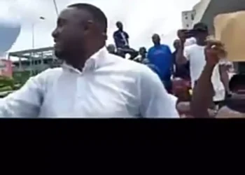 Watch as Lagos PDP youth wing march to PDP head office to show their support for Peter Obi (VIDEO)