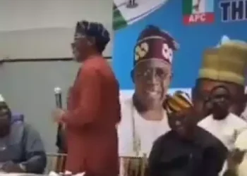 Reaction as country leaders vibe to “Buga” despite flood threat (video)
