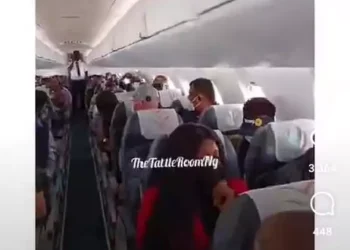 Watch lovable moment man disguises as pilot to propose to his girlfriend (video)