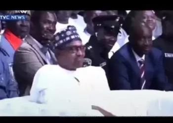 President Buhari’s reaction to Okey Bakassi’s joke will leave you smiling (watch video)