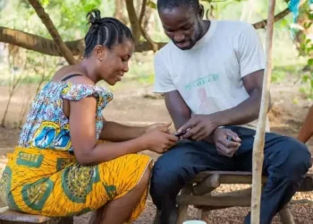 4 Reasons love without money is sweeter