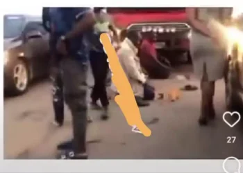 Bus drivers spotted praying on highway shortly after hitting a car (video)