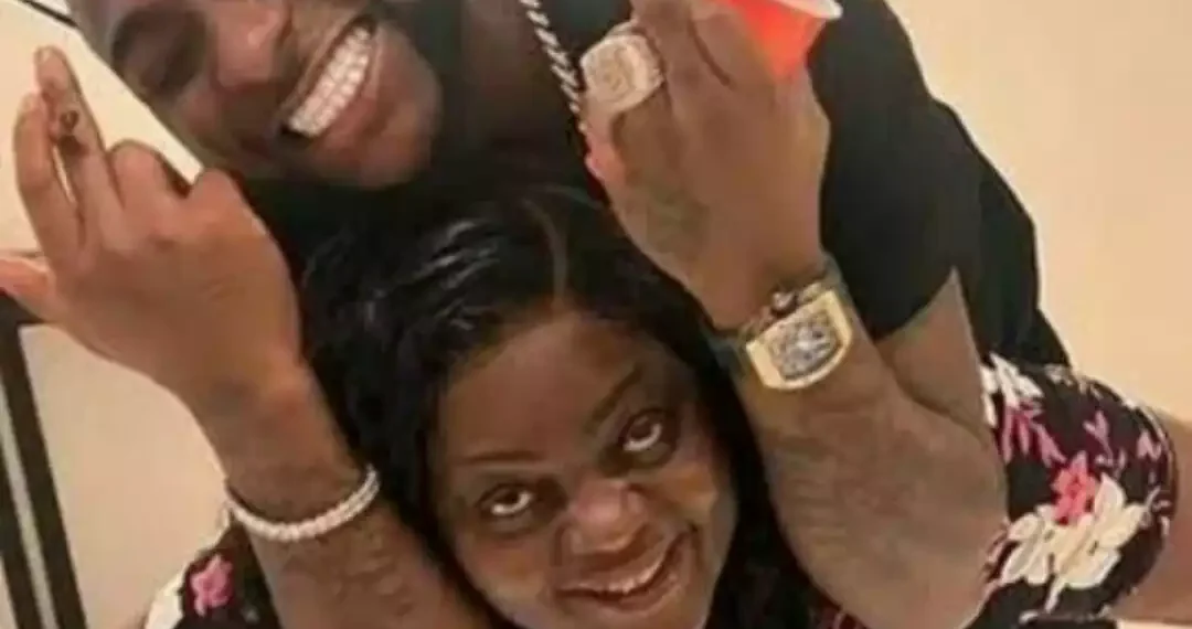 BREAKING: Davido unfollows his female bestie, Eniola Badmus on Instagram 1 BREAKING: Davido unfollows his female bestie, Eniola Badmus on Instagram