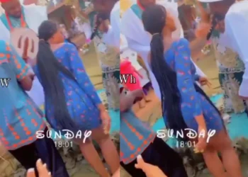 Lady pushes her ex boyfriend’s bride to the ground on her marriage (video)