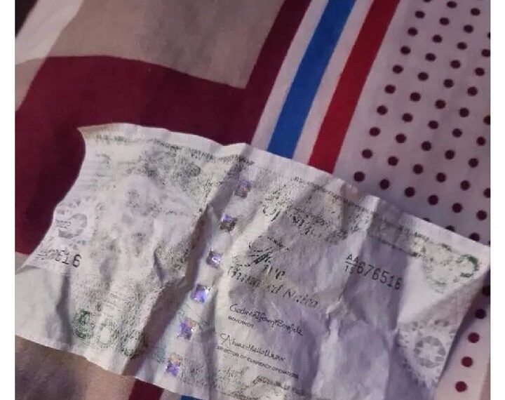 Nigerian woman shows what the new currency looks like after getting drenched by rain (photo) 1 Nigerian woman shows what the new currency looks like after getting drenched by rain (photo)