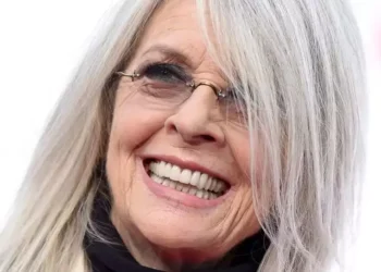 4 Proper ways to take care of your gray hair