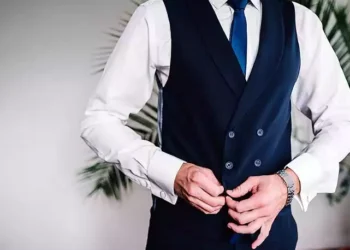 5 Reasons why you should wear vest with a suit