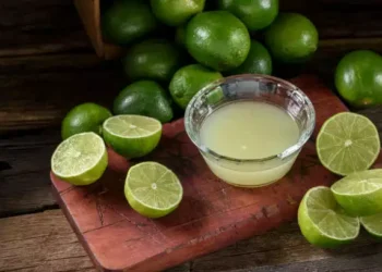 3 Reasons you should apply lime juice on your face