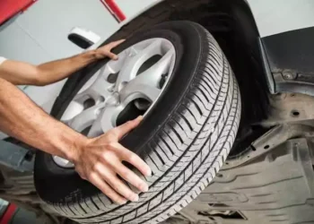 4 common signs that your car tire needs to be replaced