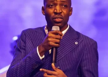 Gospel singer Dunsin Oyekan tackles christians who listen to gospel songs and Asake(Video)
