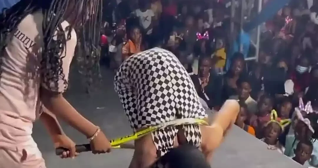 Watch moment a flexible guy passes through a racket (Video)