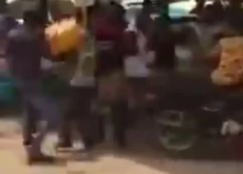 Moment man received beating of his life for supporting Tinubu in a fuel station (video)