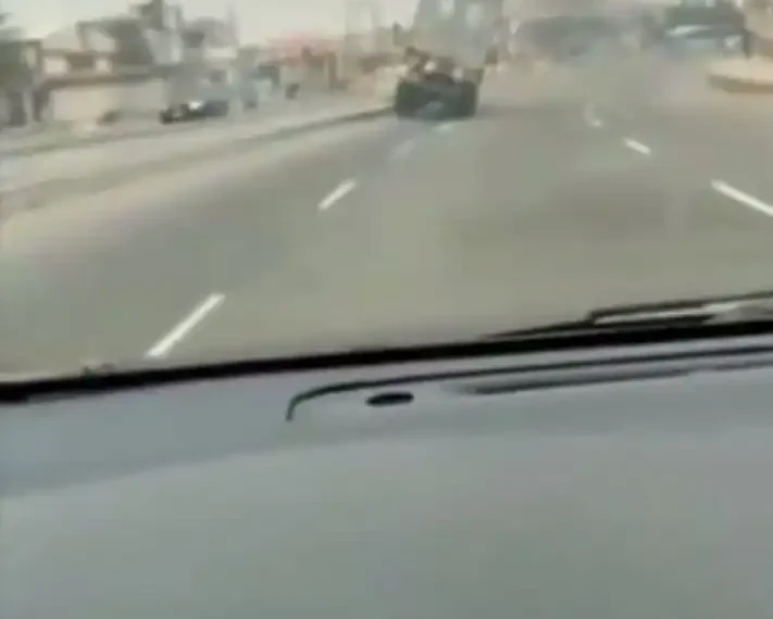 Watch moment container fell off a moving truck in Lagos (Video) 1 Watch moment container fell off a moving truck in Lagos (Video)