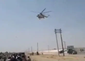 Angry Nigerians throw stones at Buhari’s Helicopter in Kano (Video)
