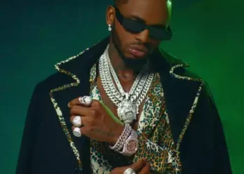 Diamond Platnumz, Tanzania biggest artist, busted online for wearing a fake Philippe Patek watch